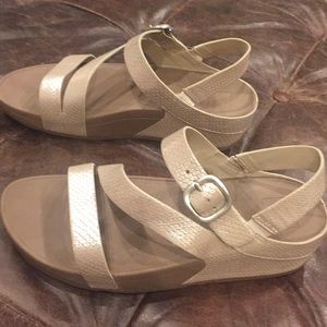Like-new Fitflop sandals. Gold/silver snakeskin